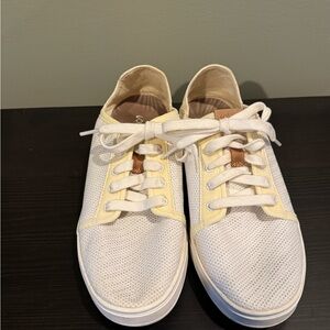 OluKai Women's White and Cream Sneakers